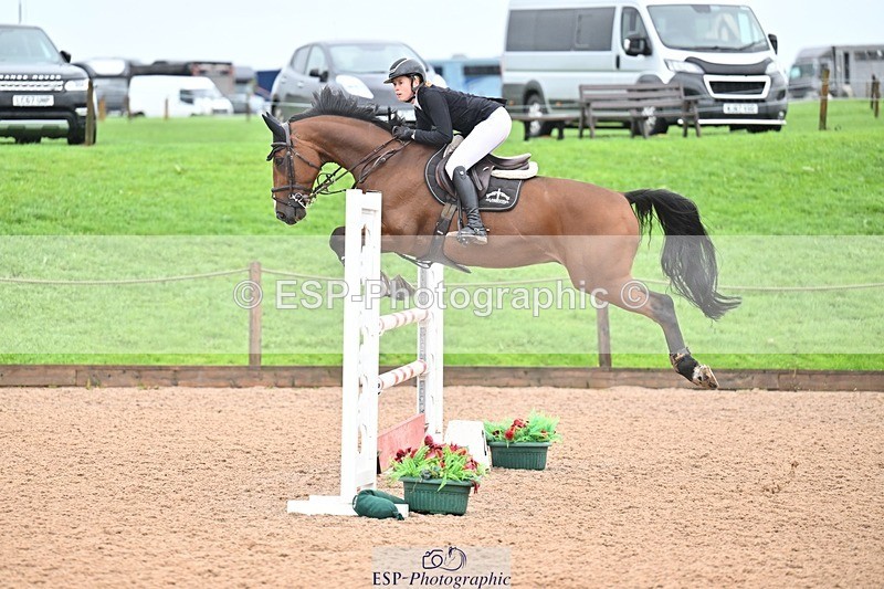 251003-134851-01216 - Cls 3 Foxhunter and 1.20m