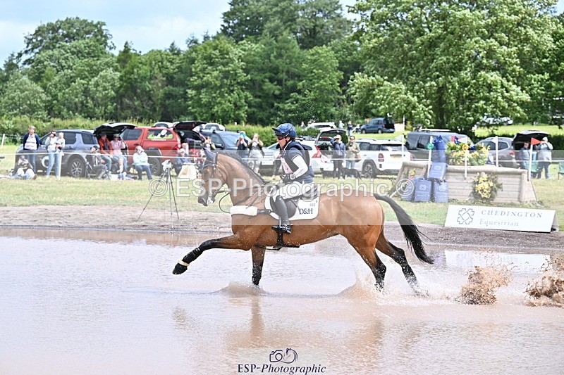 250525A-142733-16482 - D-468-Laura.Collett-LONDON.52