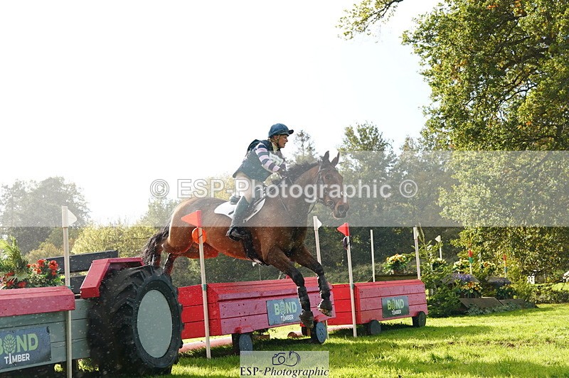 251025A-143036-21027 - G-514-Carolyn.Price With Trot Up