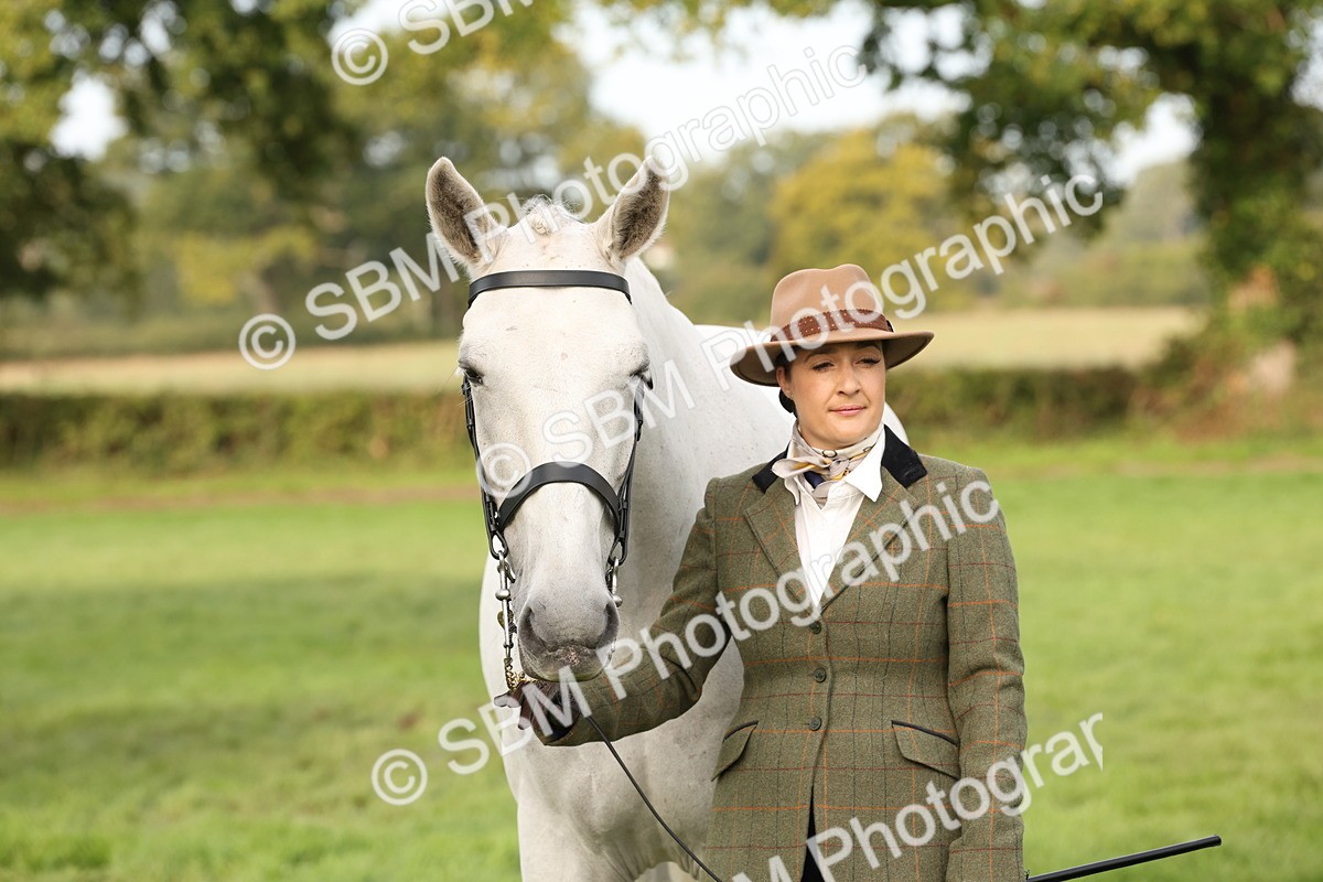 SBM_54712 - S53 - Hunter In Hand