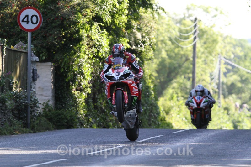 Ian Hutchinson Yamaha / Milwaukee Yamaha - Friday Practice - Solos