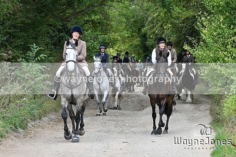 WJ7_0829 - Berks & Bucks Hound Exercise Blewbury 13-09-26