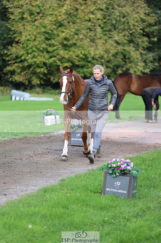 251026A-122239-26049 - H-654-Philippa.Skelton