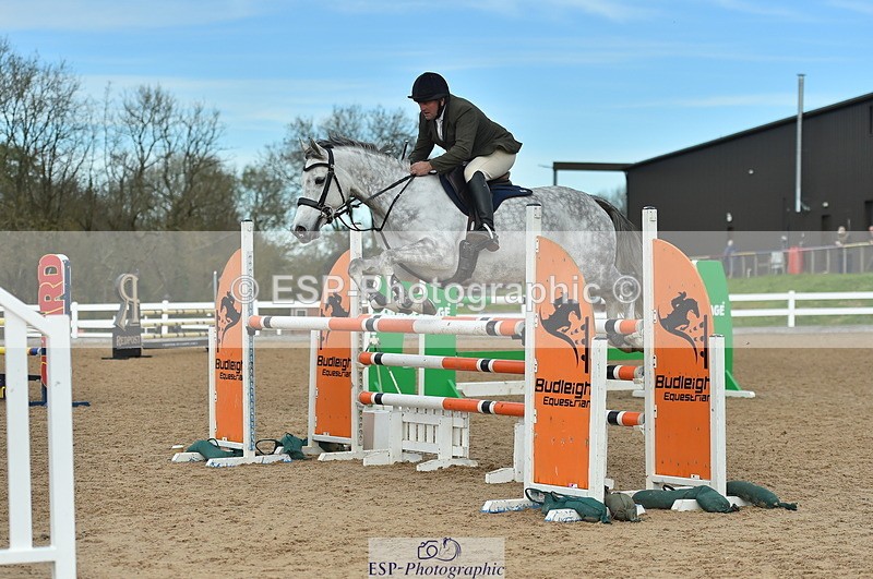 231111A-123034-01870 - Cls 12 Newcomers & 1.10m Open