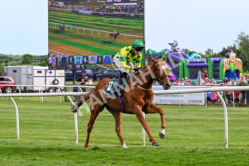 300526-Race 7-Red Rifle-0977 - Race 7 17.17pm Bet At racingtv.com Handicap