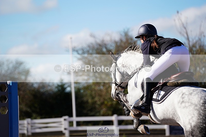 241027A-120132-02653 - SUN Cls 6 Pony Newcomers and 1m Open