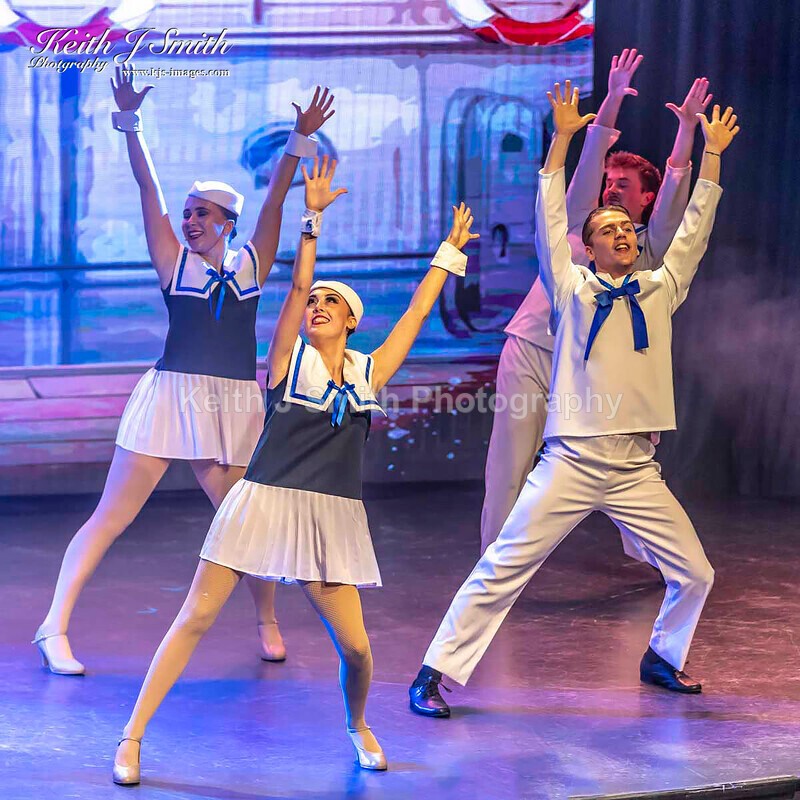 6KJS0228 - Ambition show team