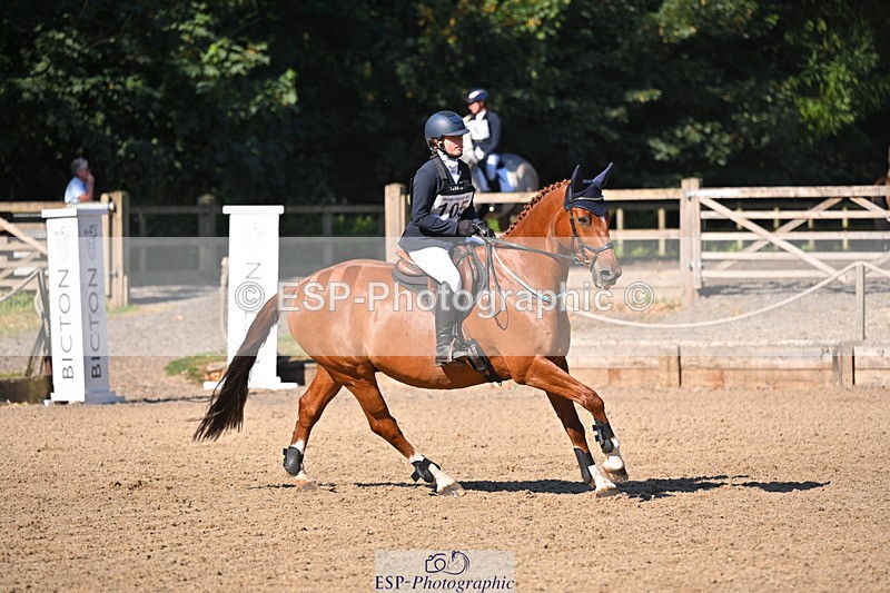 250802A-093847-00184 - C-105-Mimi.van.Ufford-MR.SOCKS