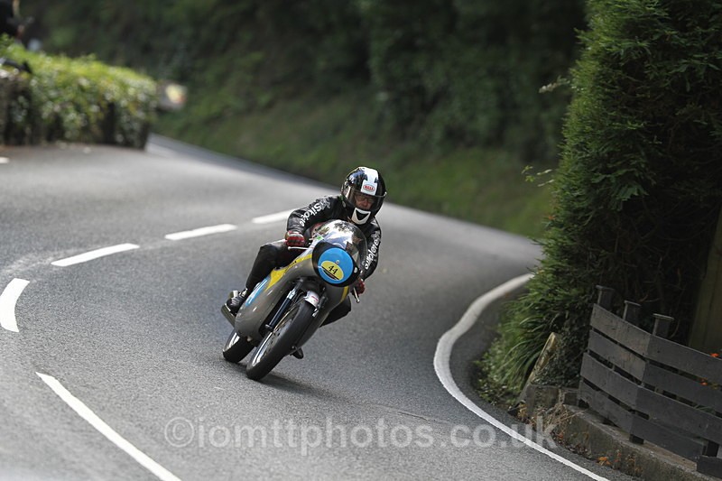 FOM_1084 - Classic TT Lap of honour