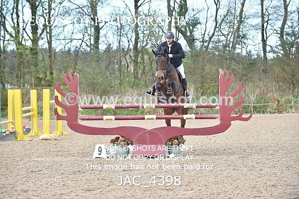 JAC_4398 - CLASS 10 SAT Senior Foxhunter/ 1.20m Open