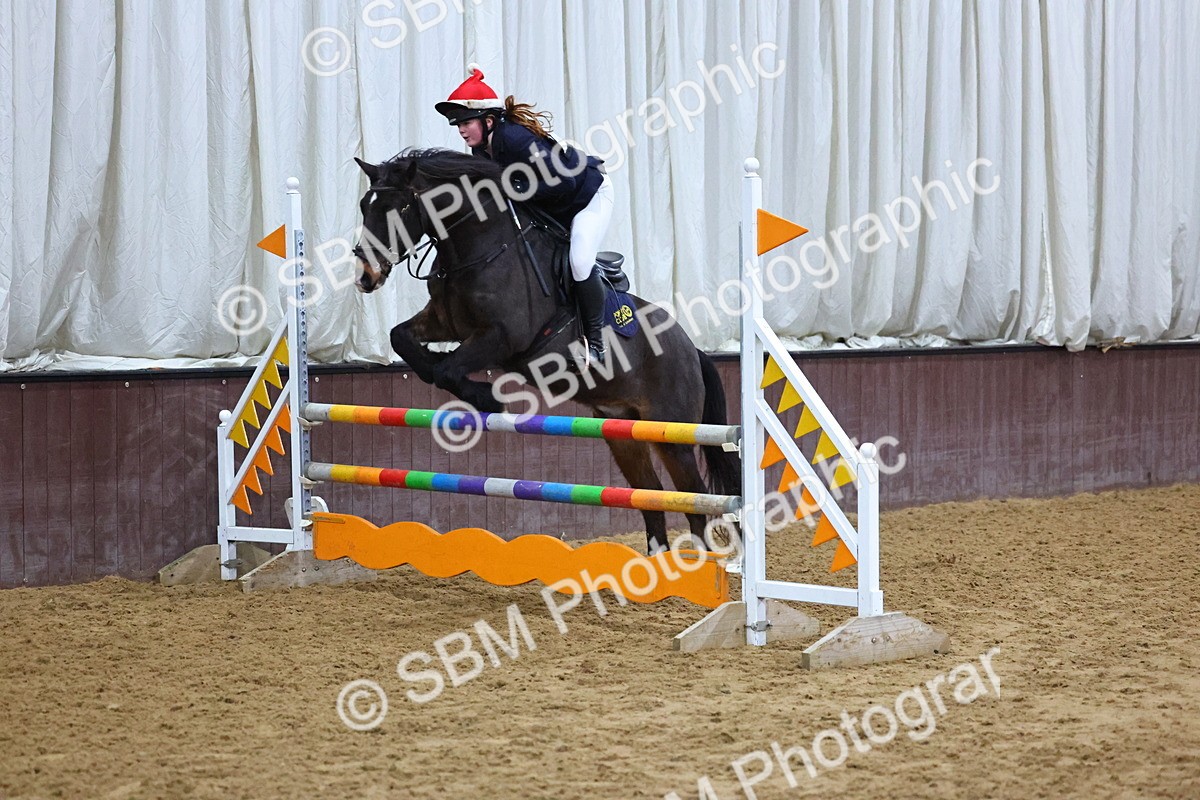 SBM_002653 - Class 6 - Holly & Ivy Stakes - 90cm