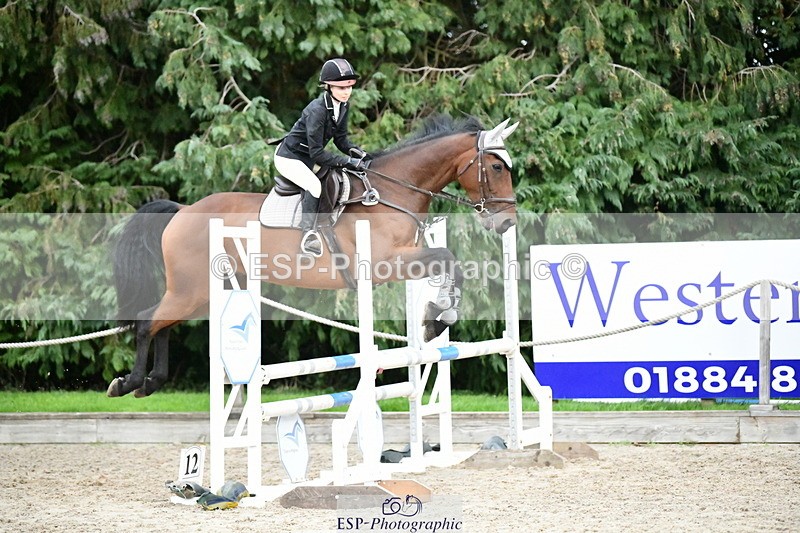 251004A-173646-02527 - Classes 12 & 13 90cm