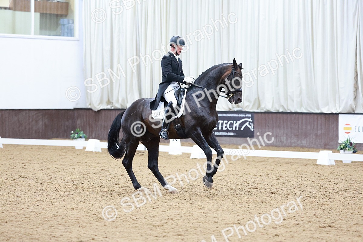 SBM_021464 - Class 14 - FEI Grand Prix - 17.40-18.34