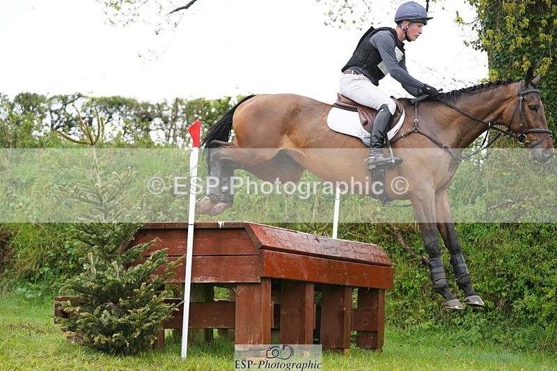 250418-123120-02623 - 025-Oliver.Thompson-HOLD.ME.TIGHT