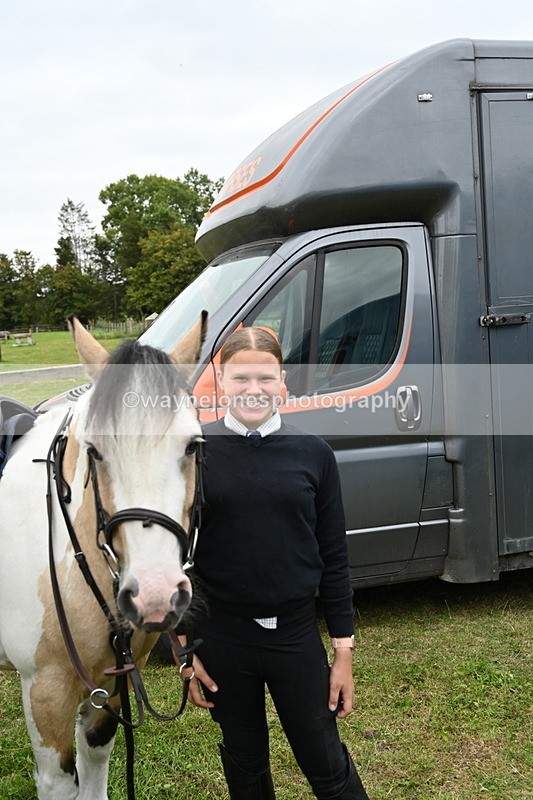 WJ6_2838 - Berks & Bucks - The Old farmhouse - Hound Exercise 20-08-25