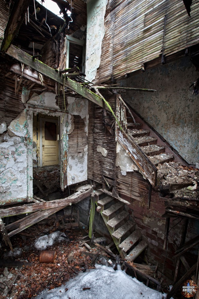 Abandoned Lincoln Way (Clairton, PA) | Floorless - Lincoln Way