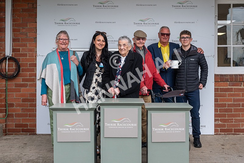 220425-Race 1-Kats Bob-3008 - Race 1