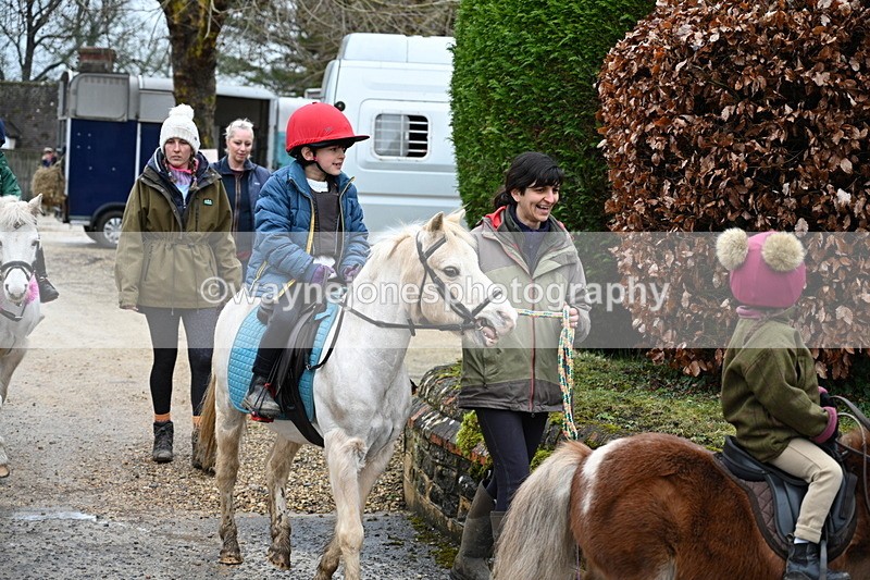 WJ7_9331 - Walk out..