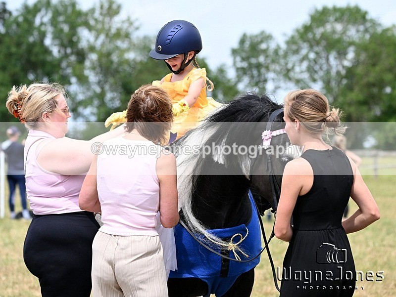 WJ6_8542 - Nancy & Churchill's first Show 22-06-25