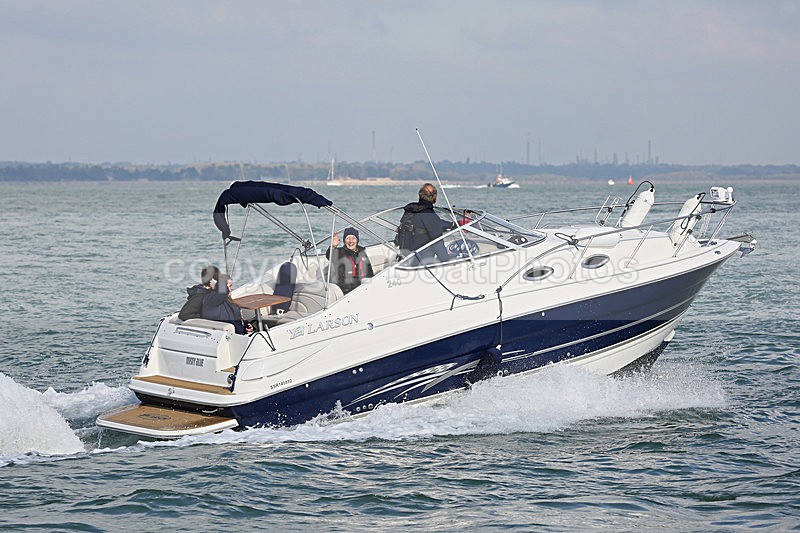 161022 MISTY BLUE - LARSON CABRIO 240 Y92A8949 - Motorboats - Open