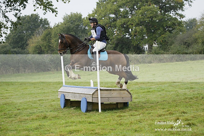 WWHT 171021 0252 - Novice Restricted (0.80m)  17/10/21
