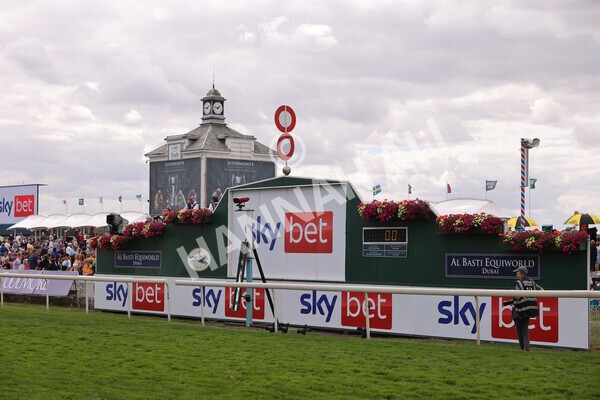 yr19082022r1-18 - Race 1 1.50pm Sky Bet Stakes