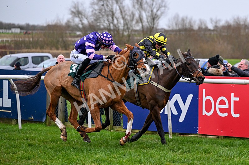 281225-Race 1-Couldbeaweapon-9956 - Race 1