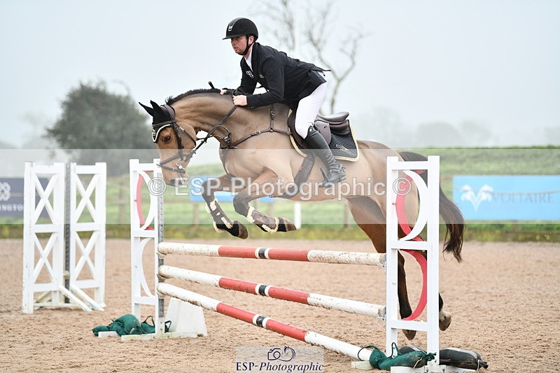 241102A-114222-04379 - SAT Cls 9 British Novice and 90cm Open