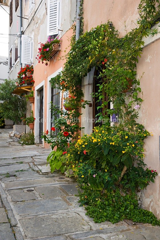 YR6M2801  (RM) - Worldwide