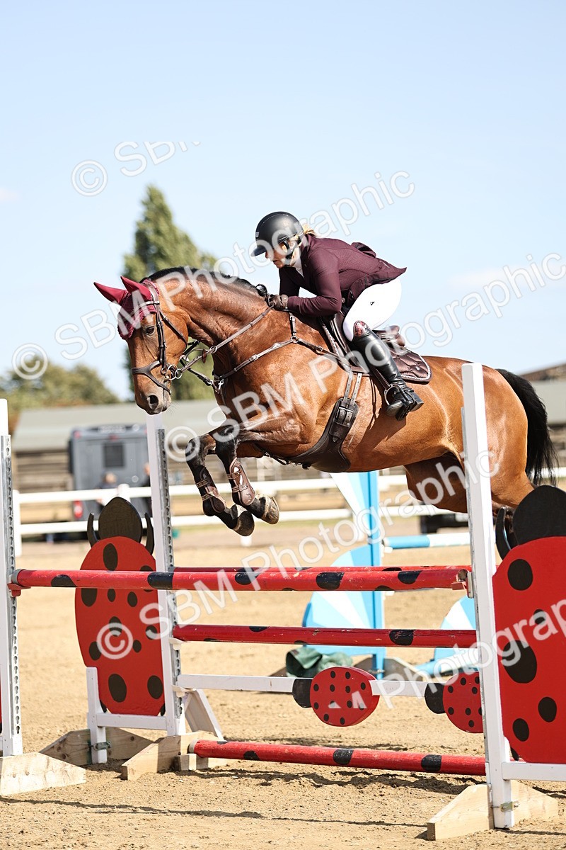 SBM_005213 - Class 6 = Senior Newcomers - 1.10m Open