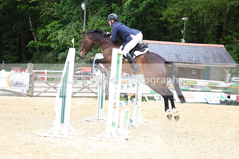 3E7A9460 - Class 8: Senior Newcomers/1.10m open