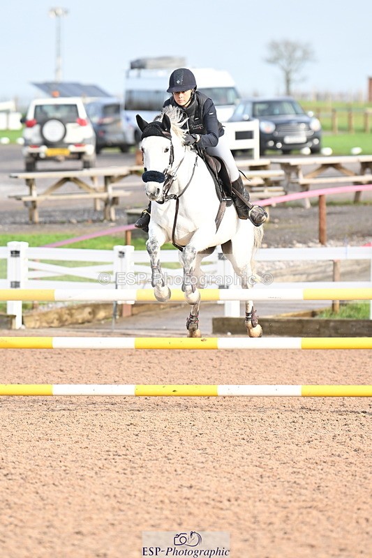 231209A-121901-01744 - Cls 12 Newcomers & 1.10m Open