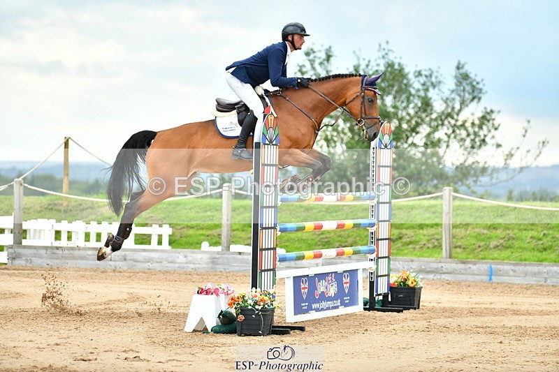 230720A-151922-03807 - Cls 9, 2 Star Big 1.40m Start to break