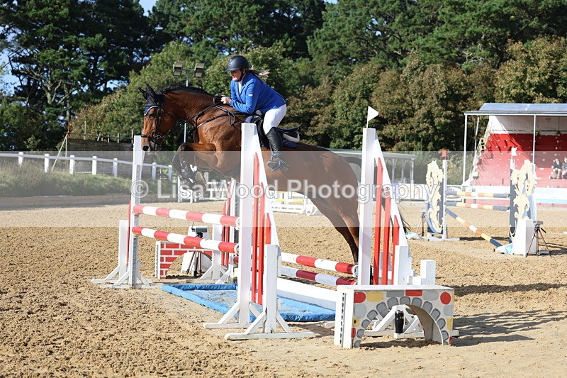 3E7A0710 - Class 13: Senior Newcomers/1.10m open