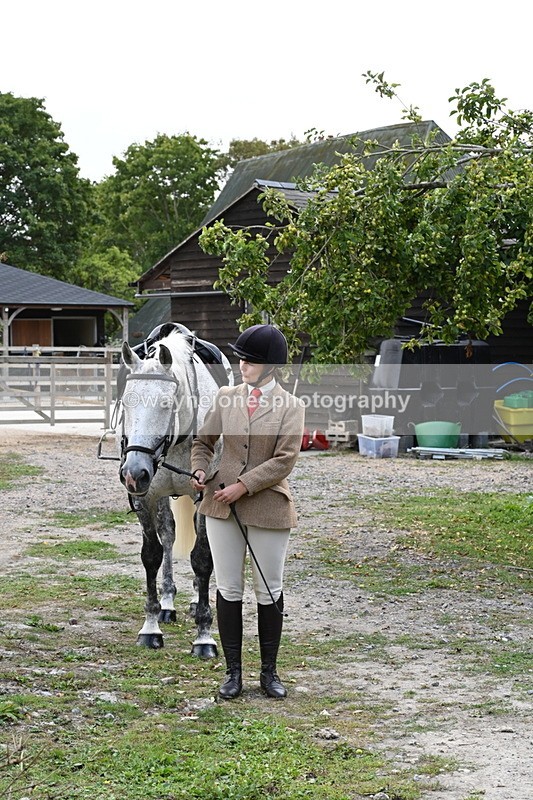WJ6_3108 - Berks & Bucks - The Old farmhouse - Hound Exercise 20-08-25