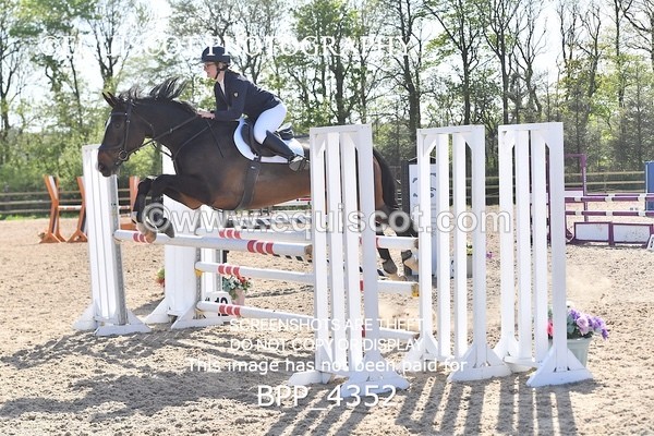 BPP_4352 - CLASS 7 Senior Discovery/ 1m Open