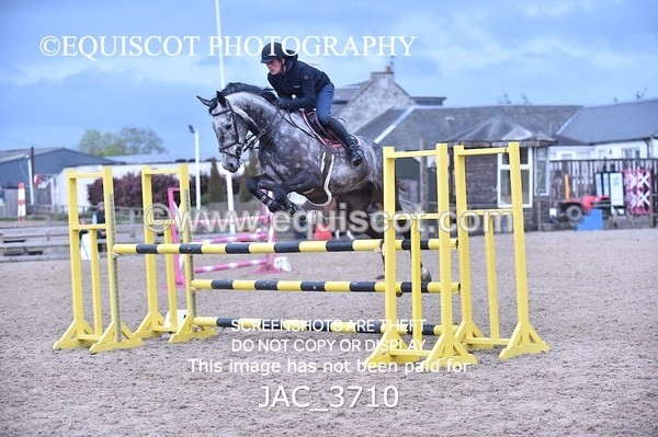 JAC_3710 - CLASS 8 Senior Newcomers/ 1.10m Open