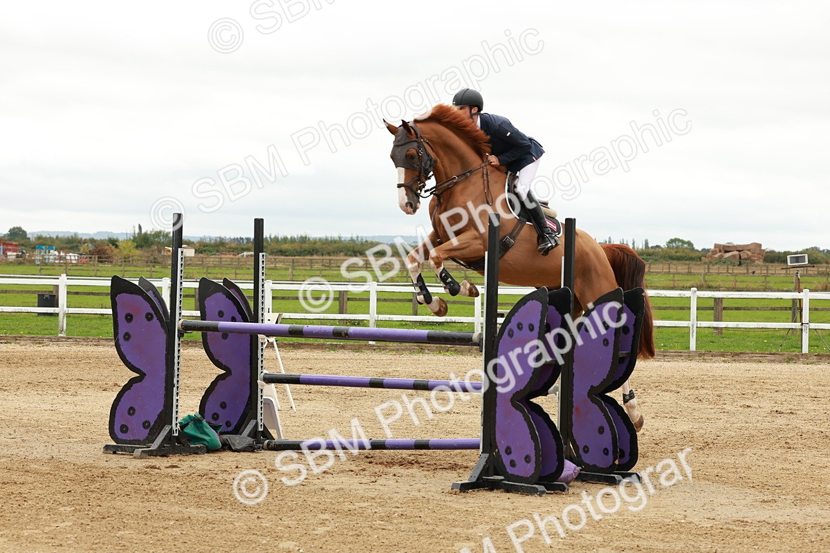 1I0A8051 - Class 5 - Senior Foxhunter 1.20m