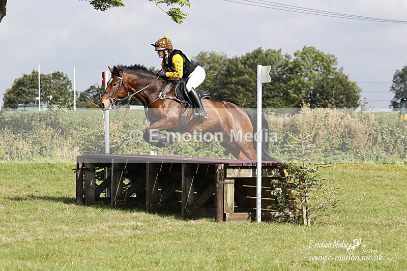  WWHT 171021 2998 - Intermediate (0.90m)  17/10/21