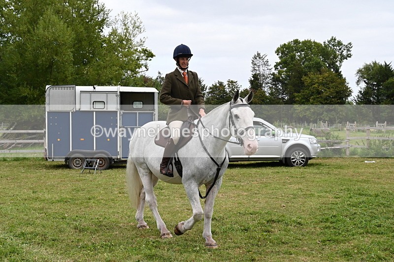 WJ6_2988 - Berks & Bucks - The Old farmhouse - Hound Exercise 20-08-25