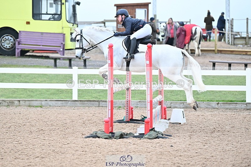 240128A-122139-00845 - Cls 4 Pony Newcomers and 1m Open