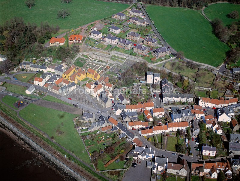 A00303C Culross village 2002 - Settlements, infrastructure and attractions
