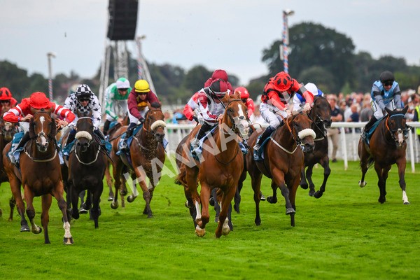 280723-Race 4-Cairn Gorm-0417 - Race 4 6.40pm Tomahawk Restaurants Handicap