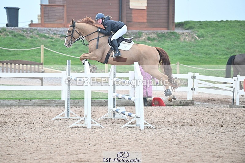 240113A-141120-02272 - Cls 13 Foxhunter and 1.20m Open