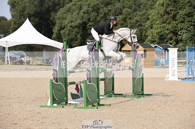 250816A-161126-02685 - Cls 9 Snr 1.10m Open