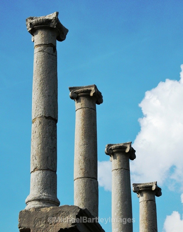 Four Columns - Cool Shots