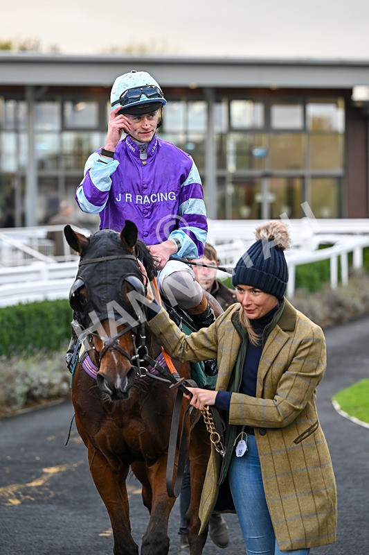 281025-Race 4-Evocative Spark-1603 - Race 4