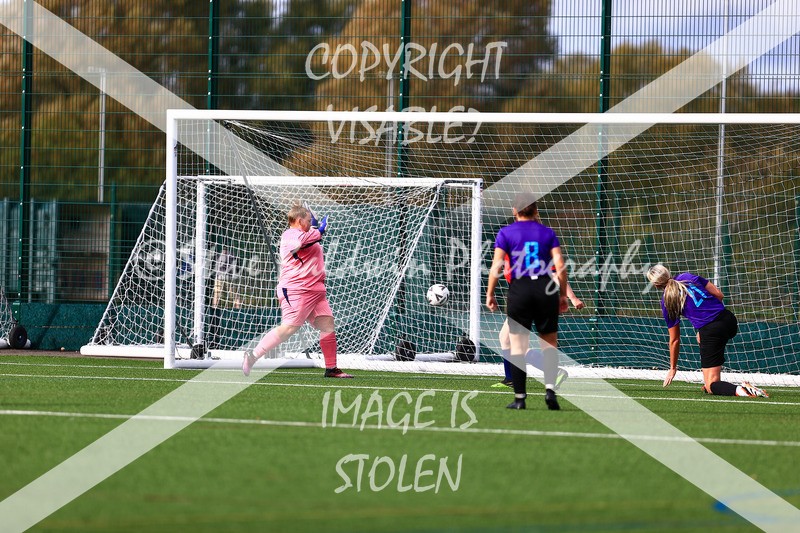 1DX30965 - 2025-10-05 FC Abbey Meads Ladies V Purton  Kingsdown FC Ladies