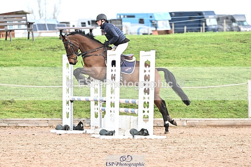 250416-101222-00239 - Cls 1 British Novice and 90cm