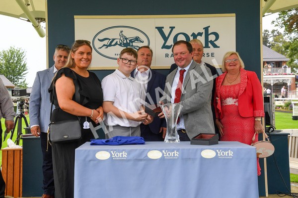 100923-Race 7-Looking For Lynda-0614 - Race 7 4.55pm Brian Taylor 50 Not Out Apprentice Handicap